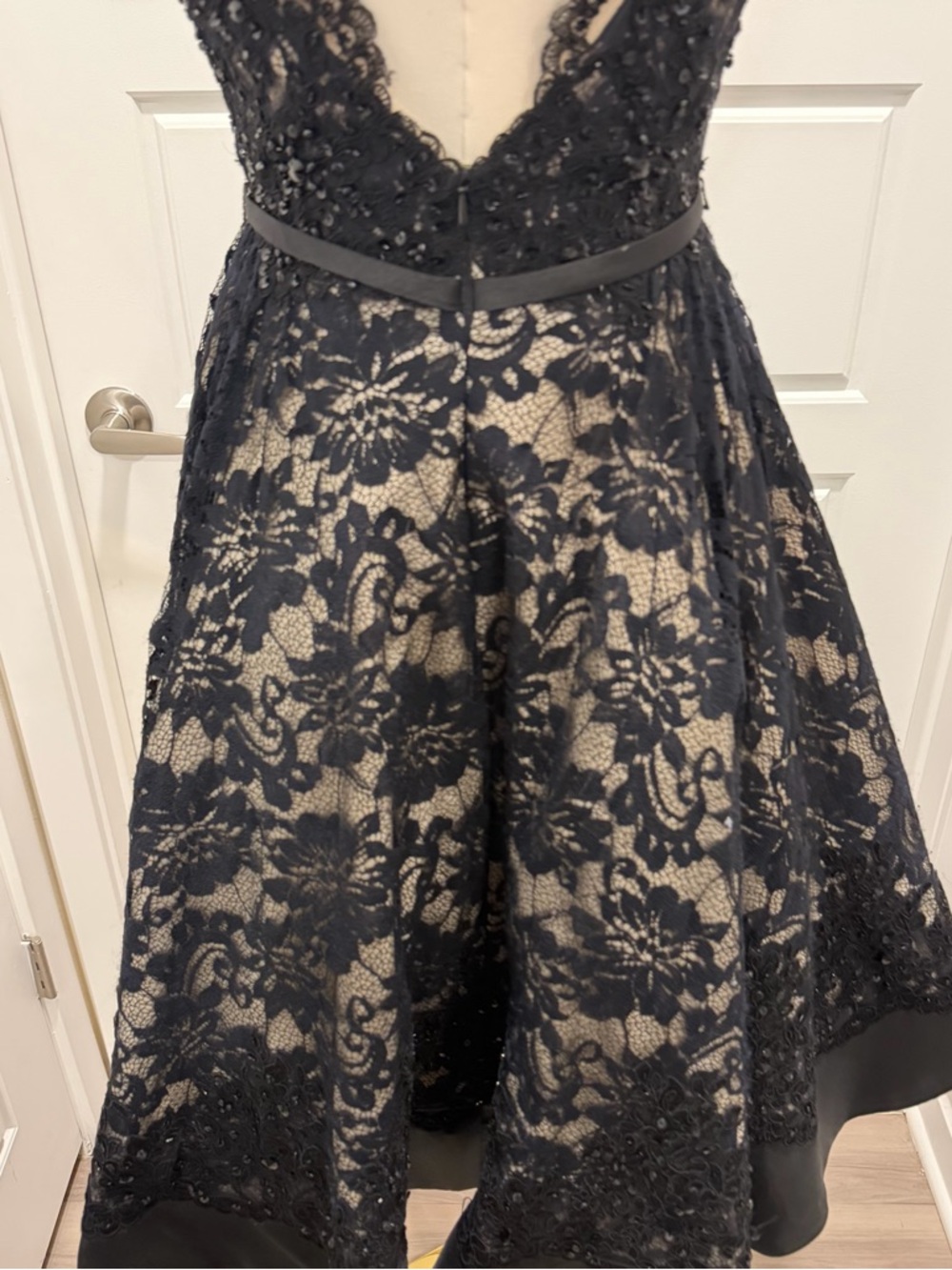 🔥Mac Duggal Black Lace Midi Dress with Nude Illusion Bodice - Picture 10 of 11